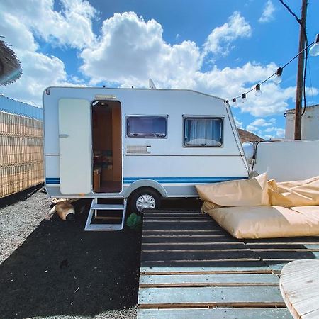 טינאחו Glamping Caravan Lanzarote מראה חיצוני תמונה