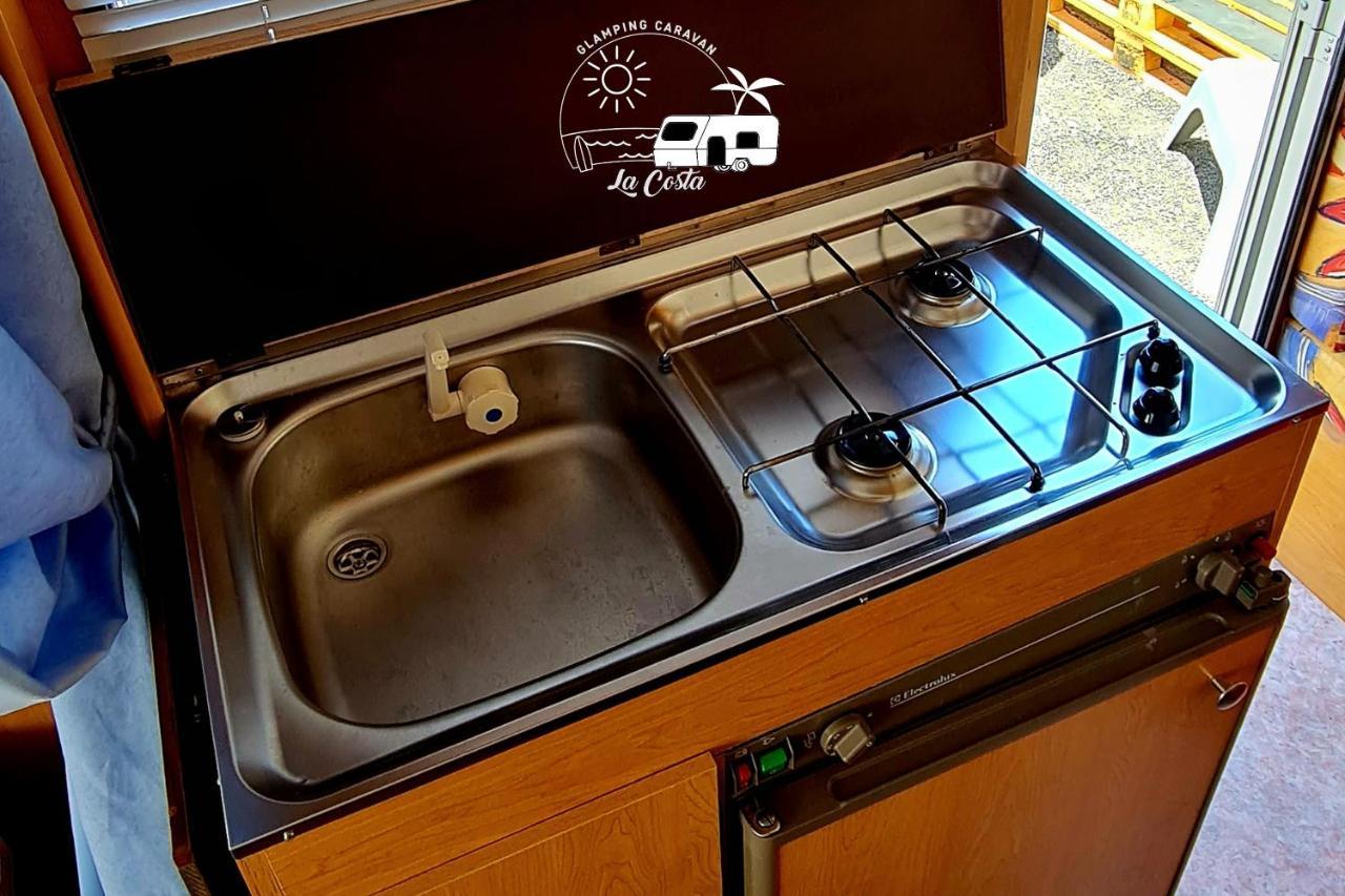 טינאחו Glamping Caravan Lanzarote מראה חיצוני תמונה
