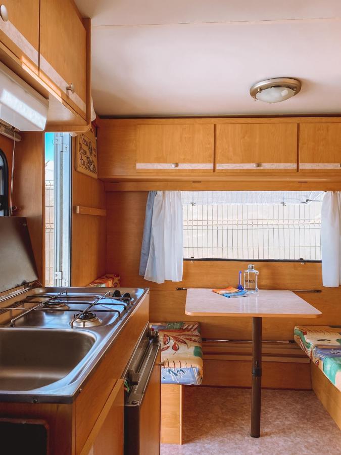 טינאחו Glamping Caravan Lanzarote מראה חיצוני תמונה