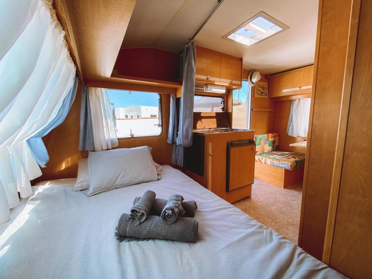 טינאחו Glamping Caravan Lanzarote מראה חיצוני תמונה