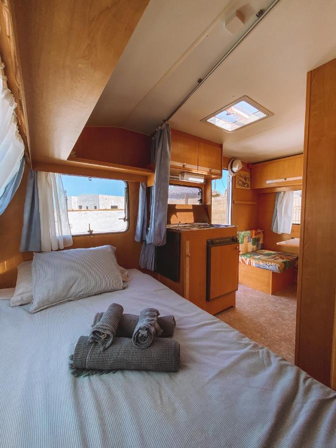 טינאחו Glamping Caravan Lanzarote מראה חיצוני תמונה