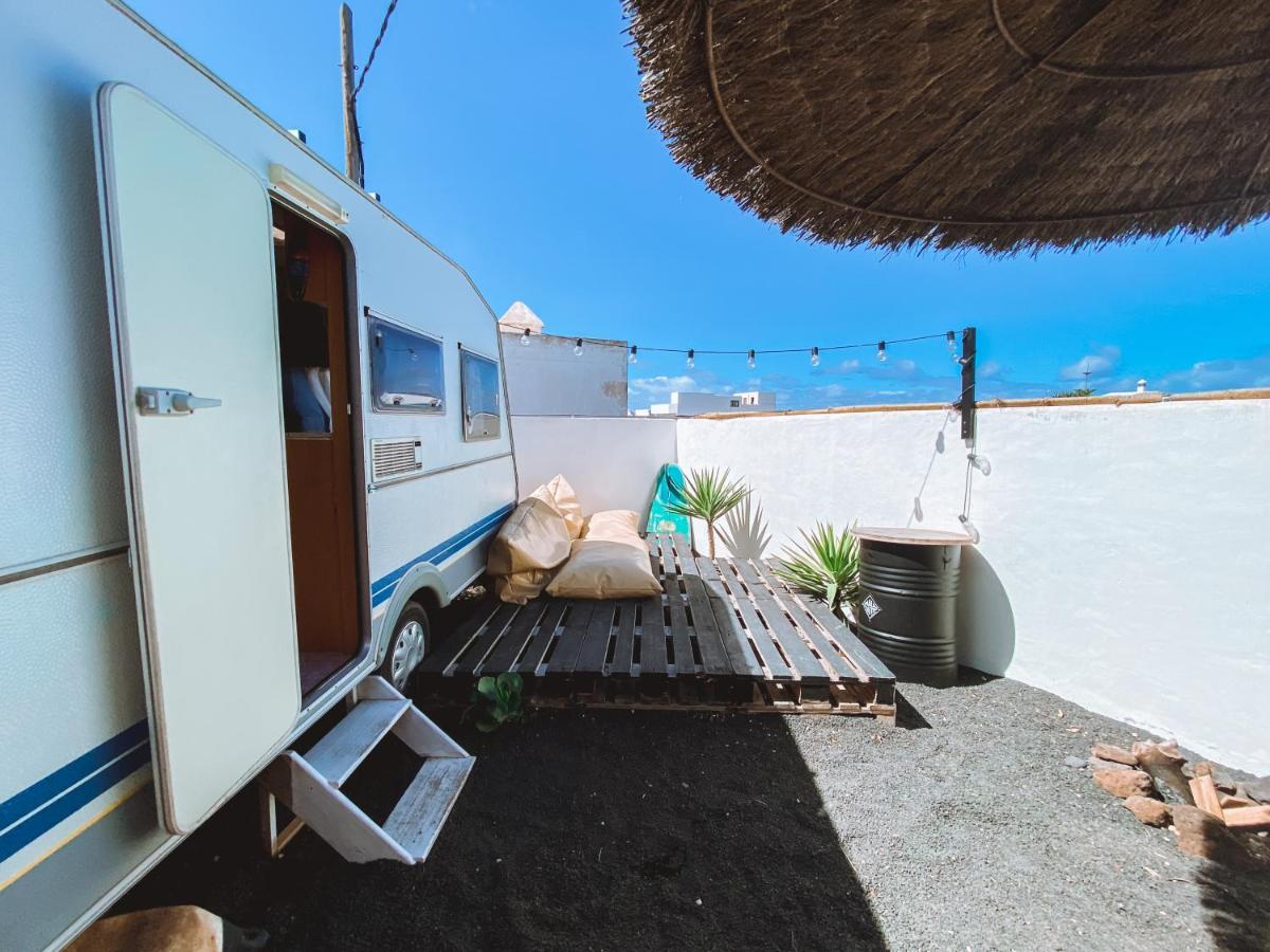 טינאחו Glamping Caravan Lanzarote מראה חיצוני תמונה