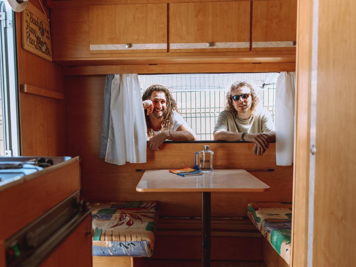 טינאחו Glamping Caravan Lanzarote מראה חיצוני תמונה