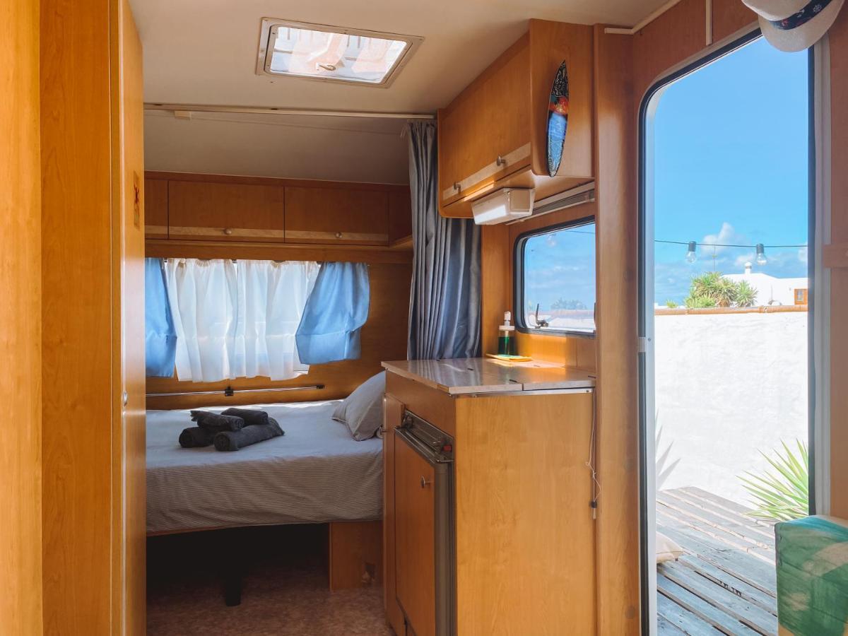 טינאחו Glamping Caravan Lanzarote מראה חיצוני תמונה