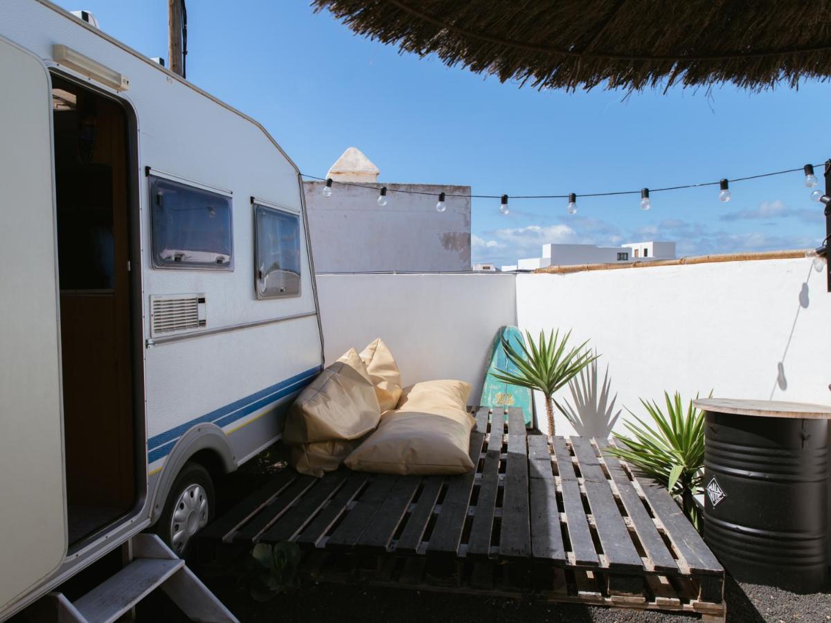 טינאחו Glamping Caravan Lanzarote מראה חיצוני תמונה